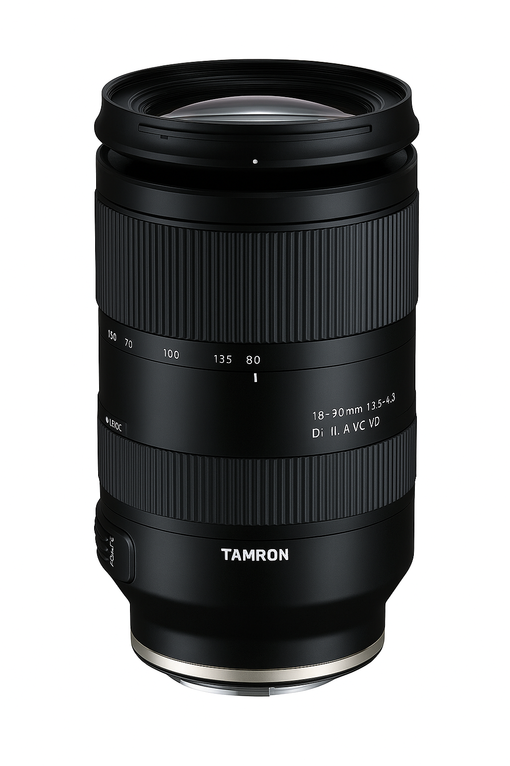 Tamron 18–300 mm f/3.5–6.3 Di III-A VC VXD zoom linsa fyrir Canon EF á hvítum bakgrunni