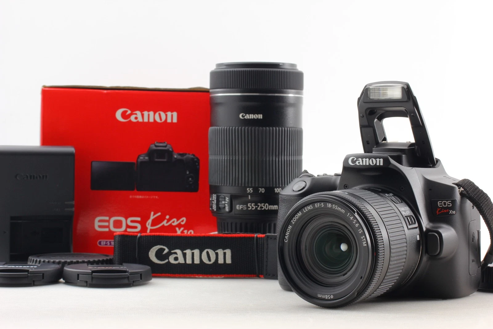 Canon 250D tveggja linsu pakki í kassa