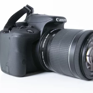 canon eos 100d með 18 55mm linsu