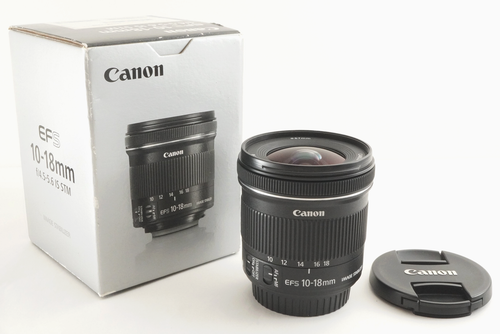 Canon EF-S 10–18mm f/4.5–5.6 IS STM linsa í kassa