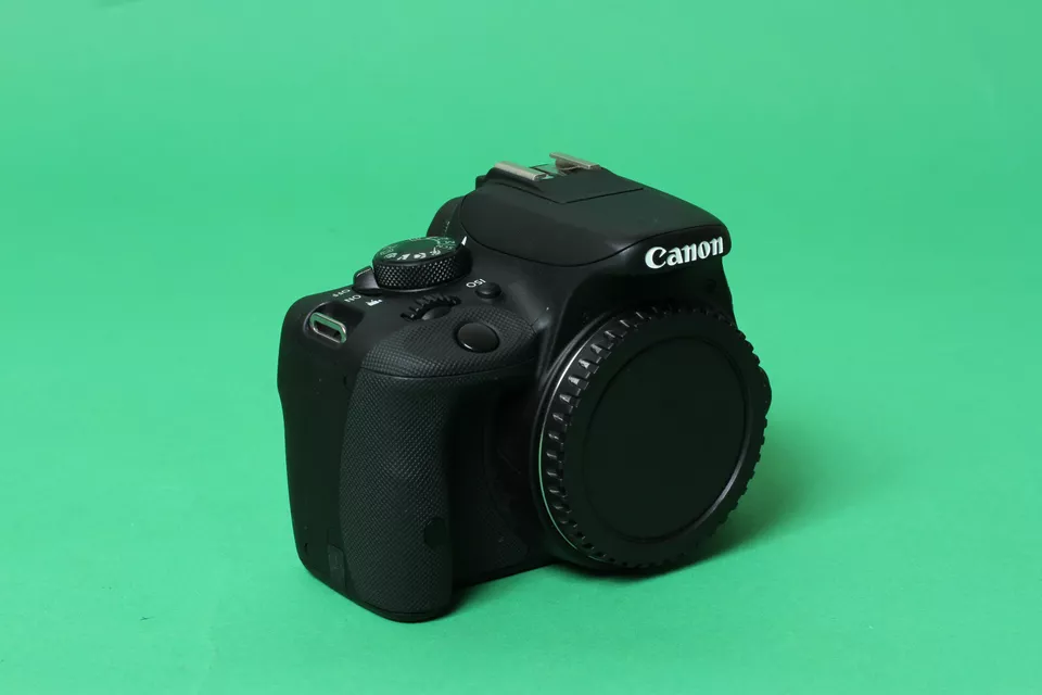 canon eos 100d 18.0mp dslr camera með 18 55mm kit linsu canon eos 100d 18.0mp dslr camera með 18 55mm kit linsu