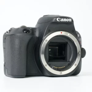 Canon EOS 200D (Rebel SL2 / Kiss X9) + EF-S 18–55mm IS STM – Exc+++++ | 3.425 smellir