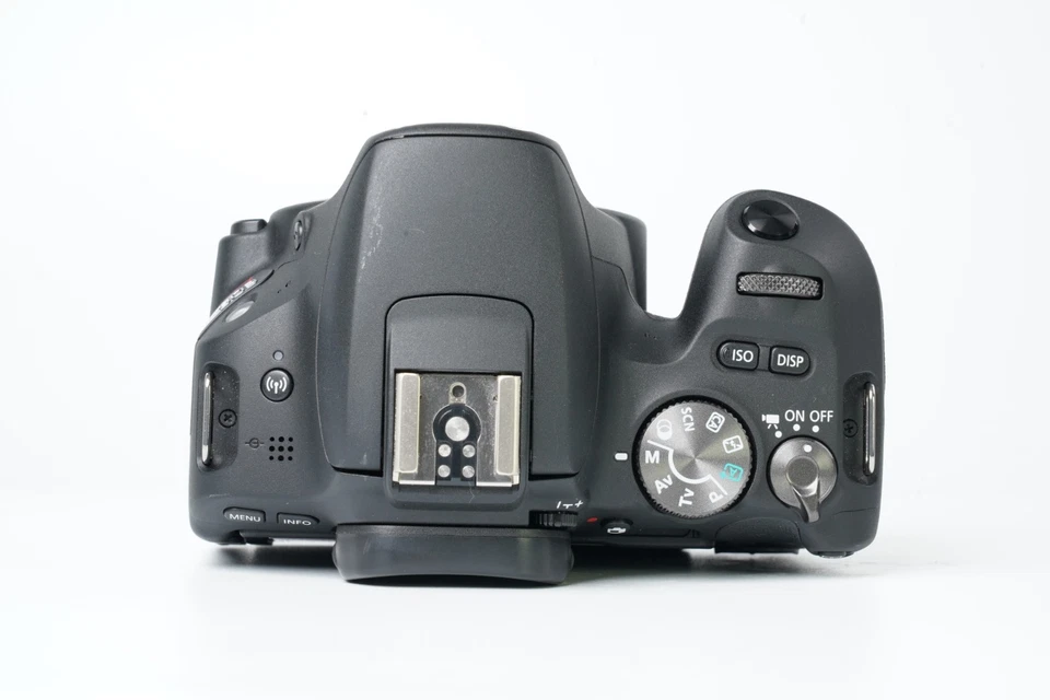 Canon EOS 200D (Rebel SL2 / Kiss X9) + EF-S 18–55mm IS STM – Exc+++++ | 3.425 smellir - Image 4