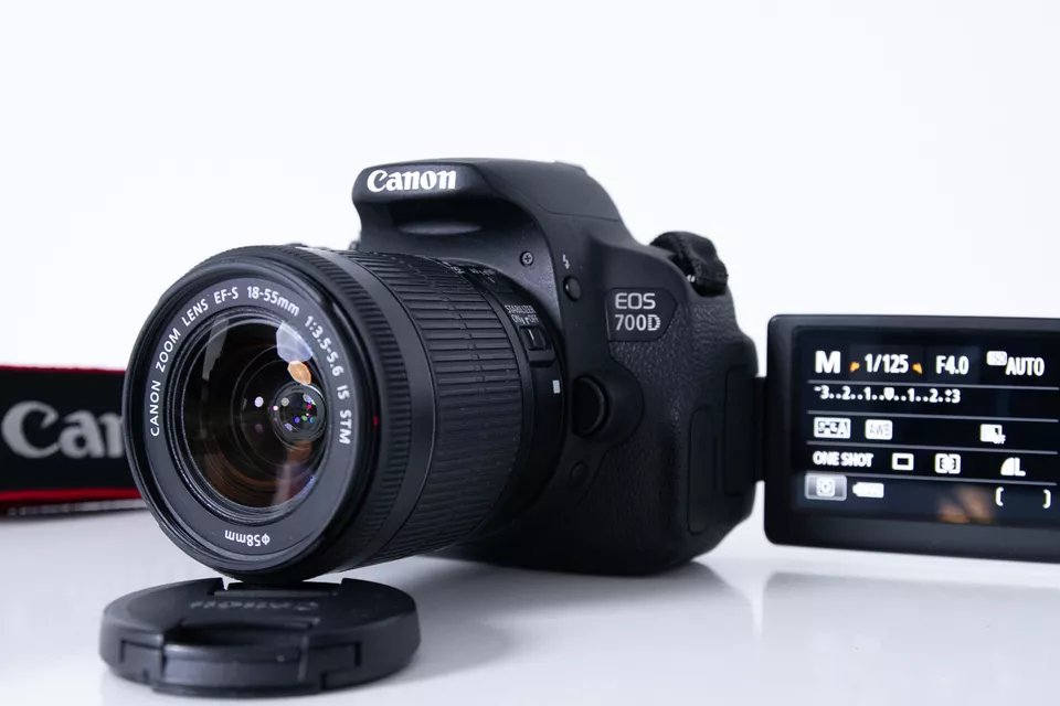 Canon EOS 700D tvílinsupakki, aðeins 11.298 smellir
