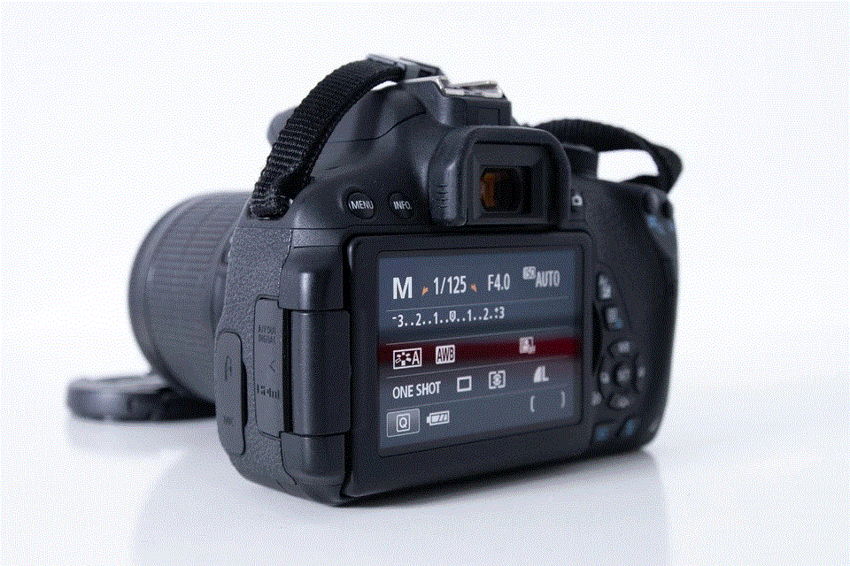 Canon EOS 700D tvílinsupakki, aðeins 11.298 smellir - Image 2