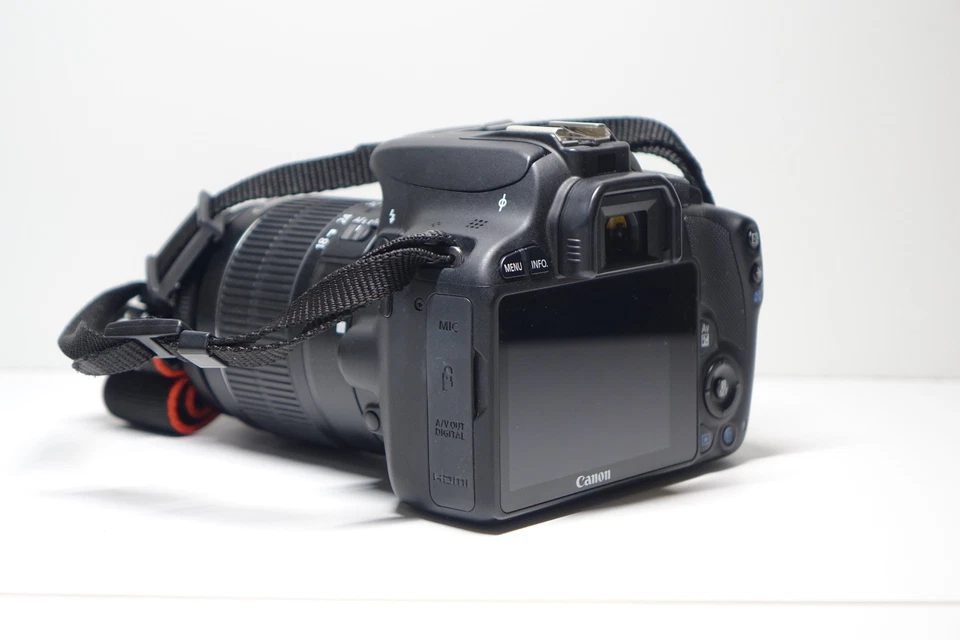 Canon EOS 100D tvílinsuvél með aðeins 1133 smelli - Image 2