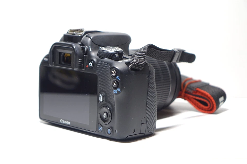Canon EOS 100D tvílinsuvél með aðeins 1133 smelli - Image 3